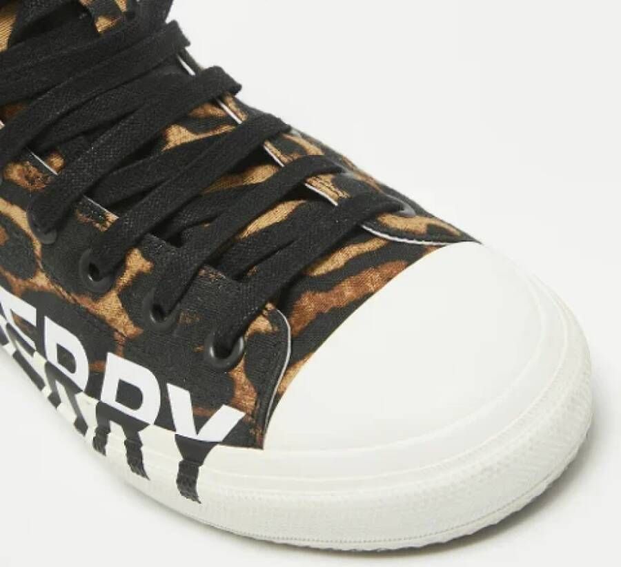 Burberry Vintage Pre-owned Canvas sneakers Brown Heren