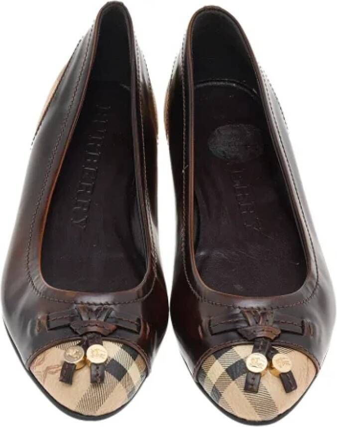 Burberry Vintage Pre-owned Coated canvas flats Brown Dames