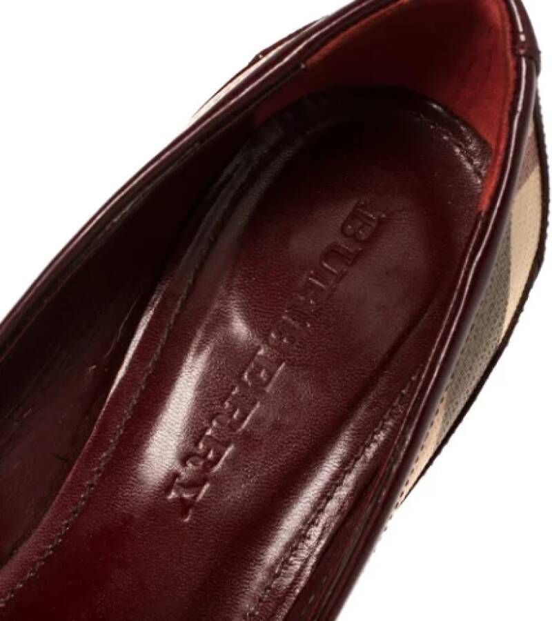 Burberry Vintage Pre-owned Coated canvas heels Red Dames