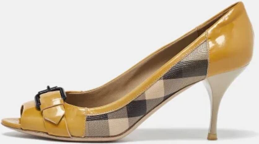 Burberry Vintage Pre-owned Coated canvas heels Yellow Dames