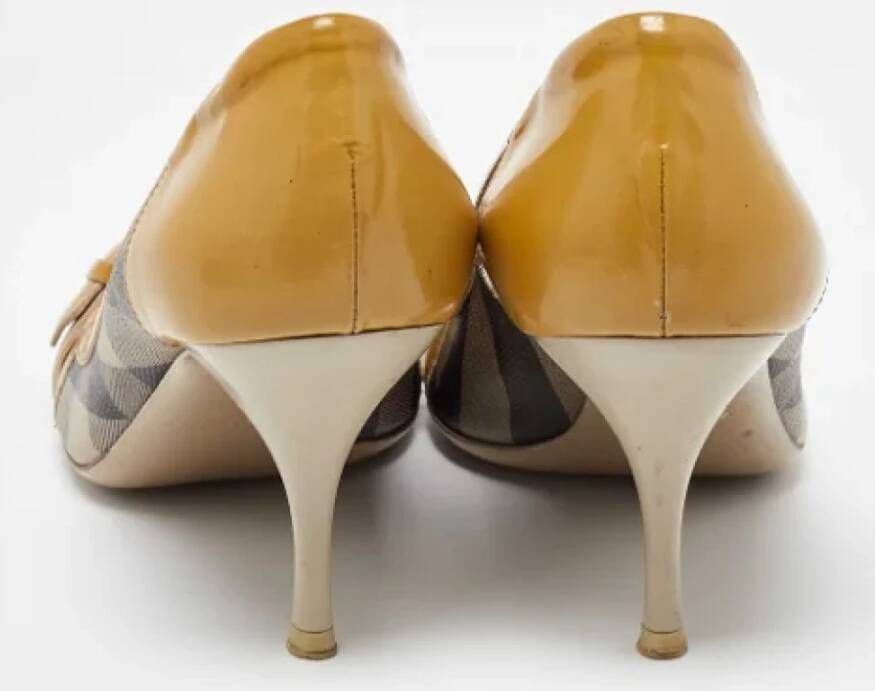 Burberry Vintage Pre-owned Coated canvas heels Yellow Dames