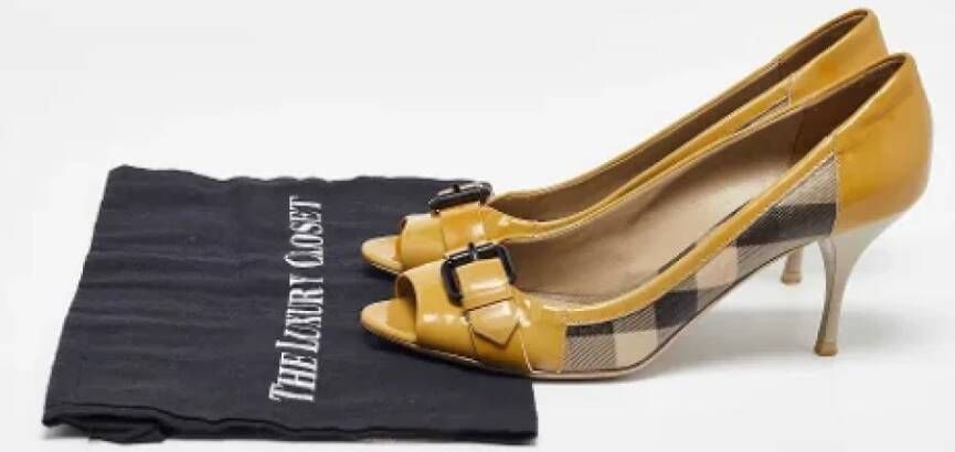 Burberry Vintage Pre-owned Coated canvas heels Yellow Dames