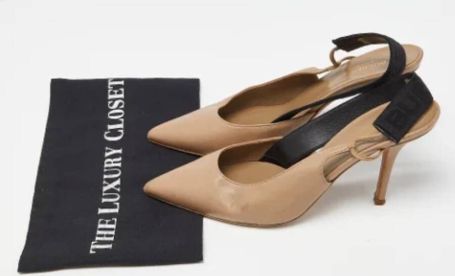 Burberry Vintage Pre-owned Leather heels Beige Dames