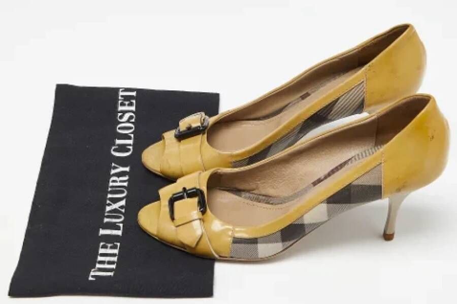 Burberry Vintage Pre-owned Leather heels Gray Dames