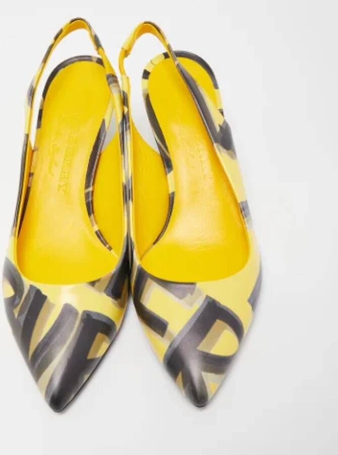 Burberry Vintage Pre-owned Leather heels Yellow Dames