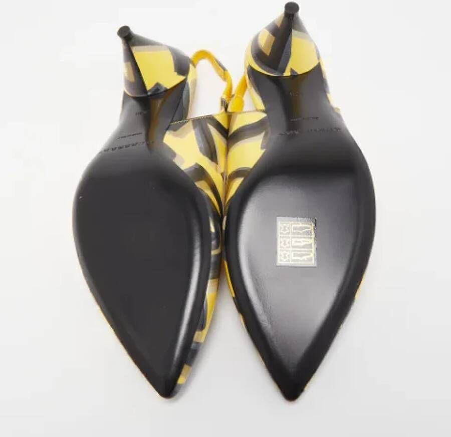 Burberry Vintage Pre-owned Leather heels Yellow Dames