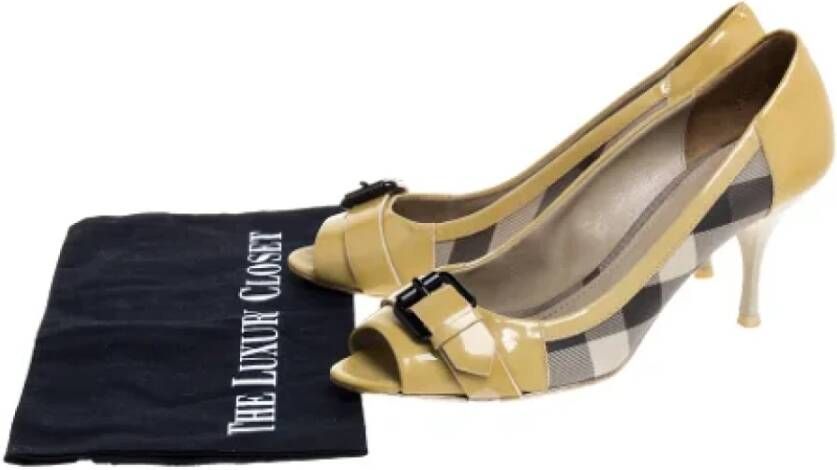 Burberry Vintage Pre-owned Leather heels Yellow Dames