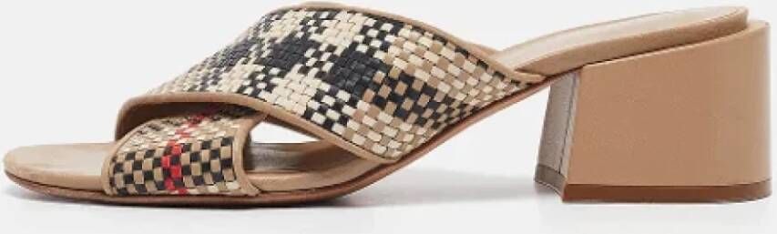Burberry Vintage Pre-owned Leather sandals Beige Dames