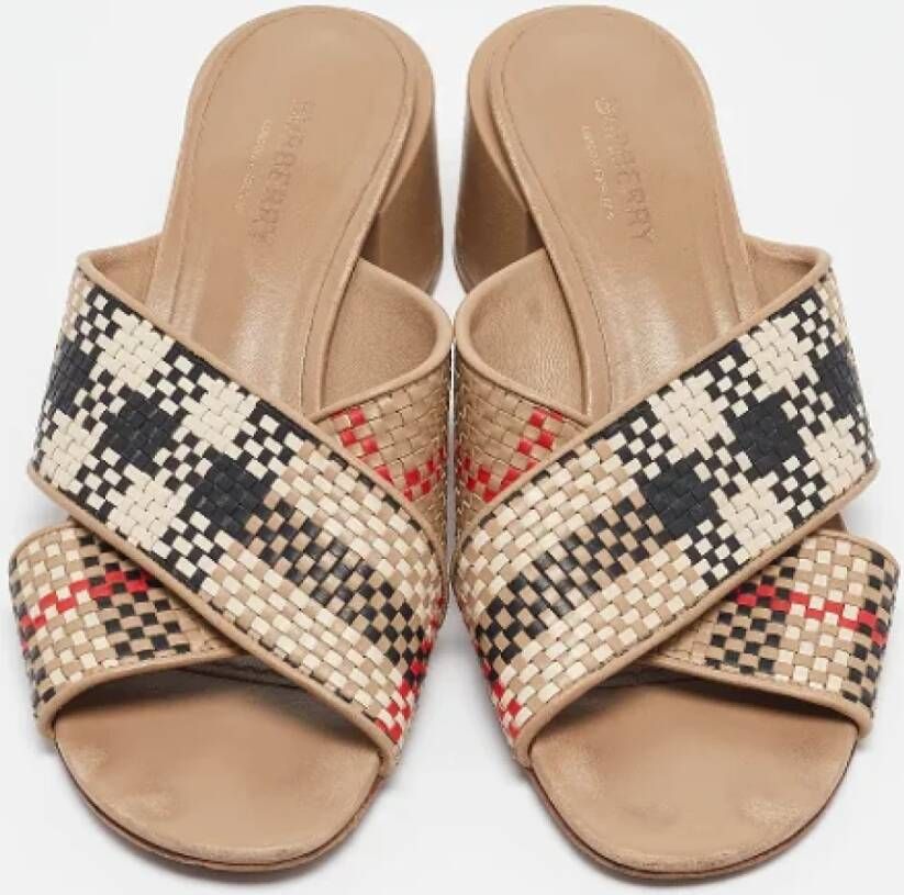 Burberry Vintage Pre-owned Leather sandals Beige Dames