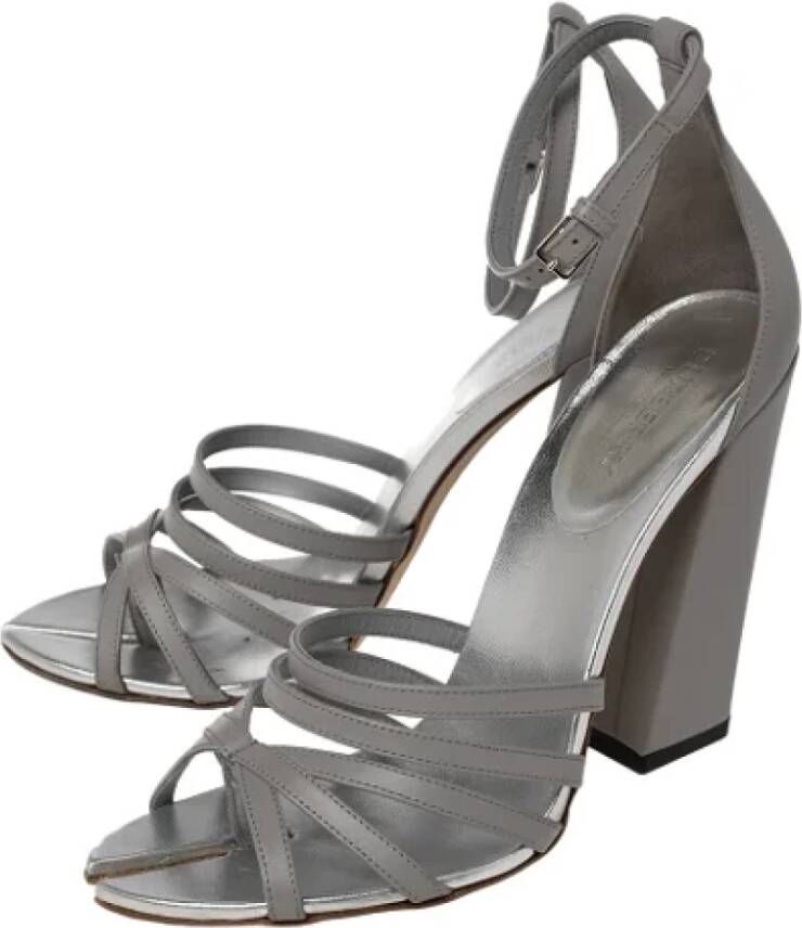 Burberry Vintage Pre-owned Leather sandals Gray Dames