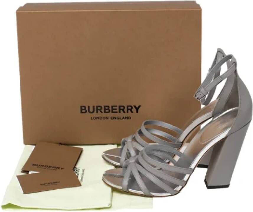 Burberry Vintage Pre-owned Leather sandals Gray Dames