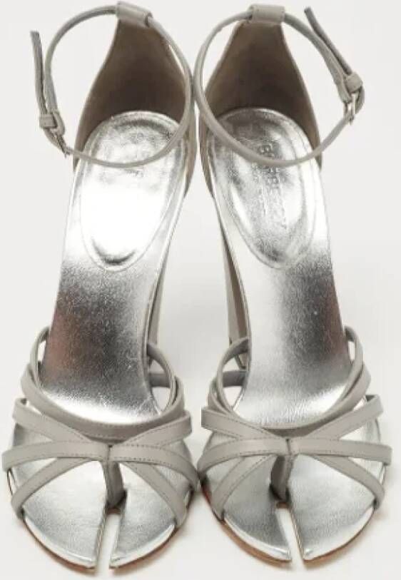 Burberry Vintage Pre-owned Leather sandals Gray Dames