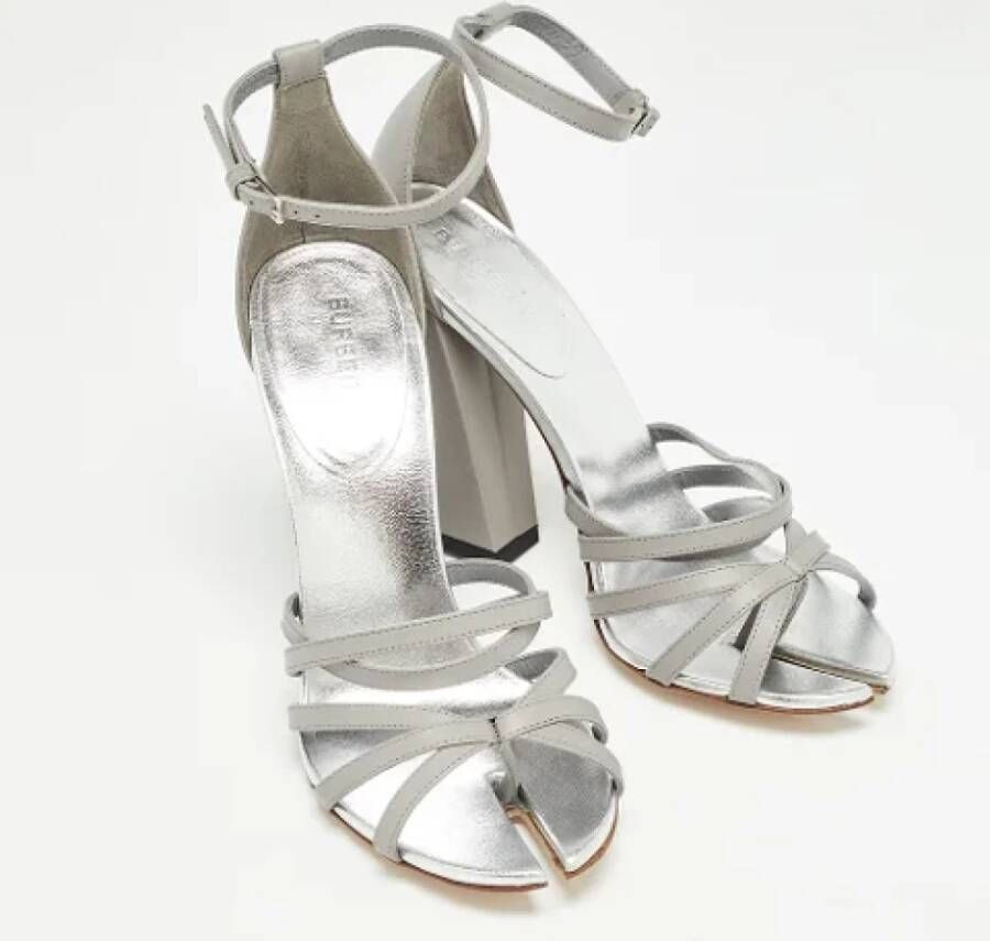 Burberry Vintage Pre-owned Leather sandals Gray Dames