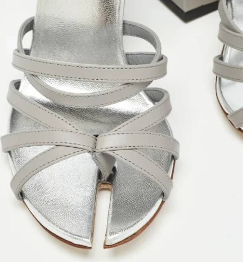 Burberry Vintage Pre-owned Leather sandals Gray Dames