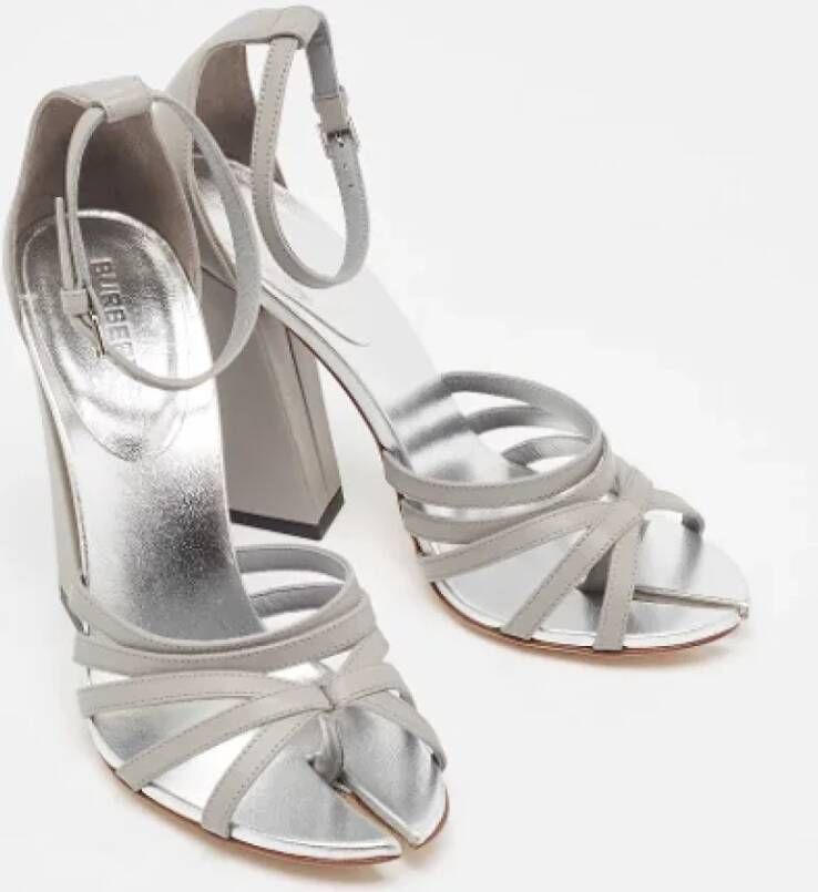 Burberry Vintage Pre-owned Leather sandals Gray Dames