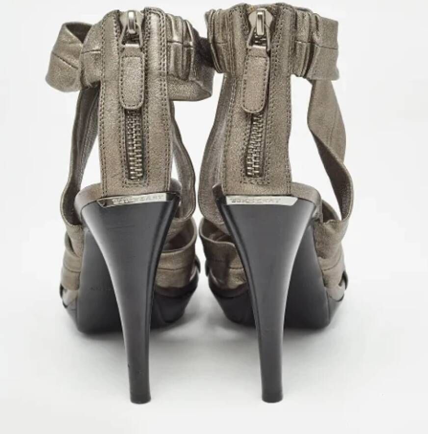 Burberry Vintage Pre-owned Leather sandals Gray Dames