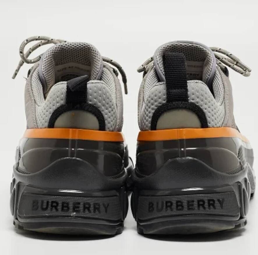 Burberry Vintage Pre-owned Nylon sneakers Gray Dames