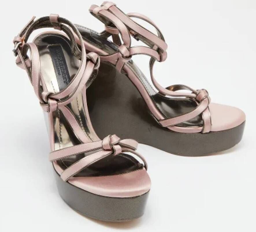 Burberry Vintage Pre-owned Satin sandals Pink Dames