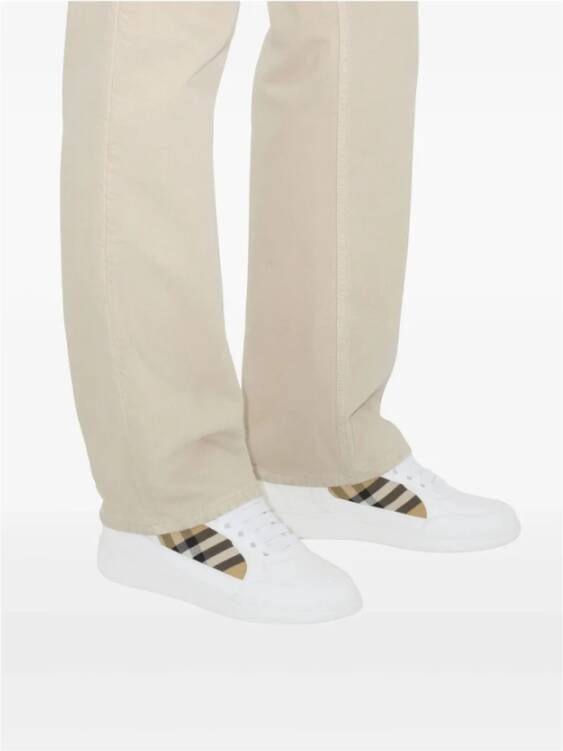 Burberry Witte Veterschoenen met Gewatteerde Enkel