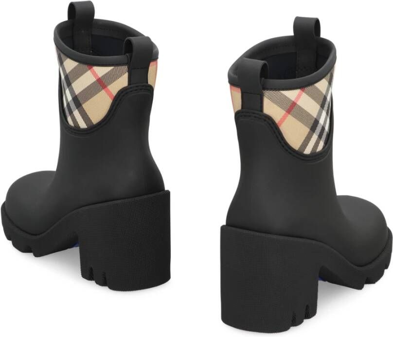 Burberry Zwarte Rubber Chelsea Boots Modern Ontwerp