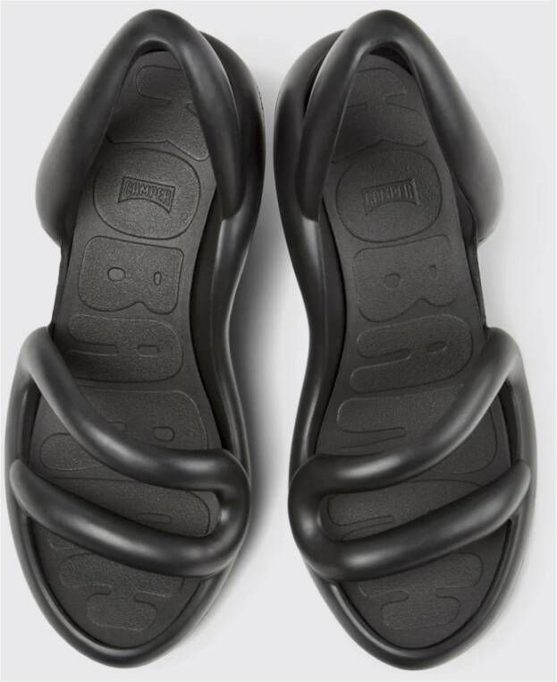 Camper Zwarte platte sandalen met gevormd rubber
