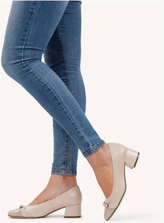 Caprice Elegante Beige Business Pumps