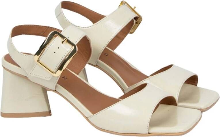 Carmens Beige Geborsteld Leren Sandalen Beige Dames