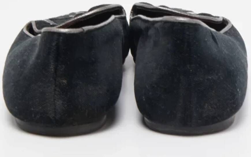 Carolina Herrera Pre-owned Suede flats Black Dames