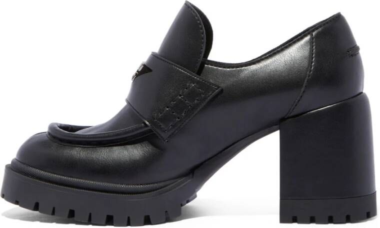 Casadei Elegante Nancy Loafers met Opvallende Neus Zwart Dames