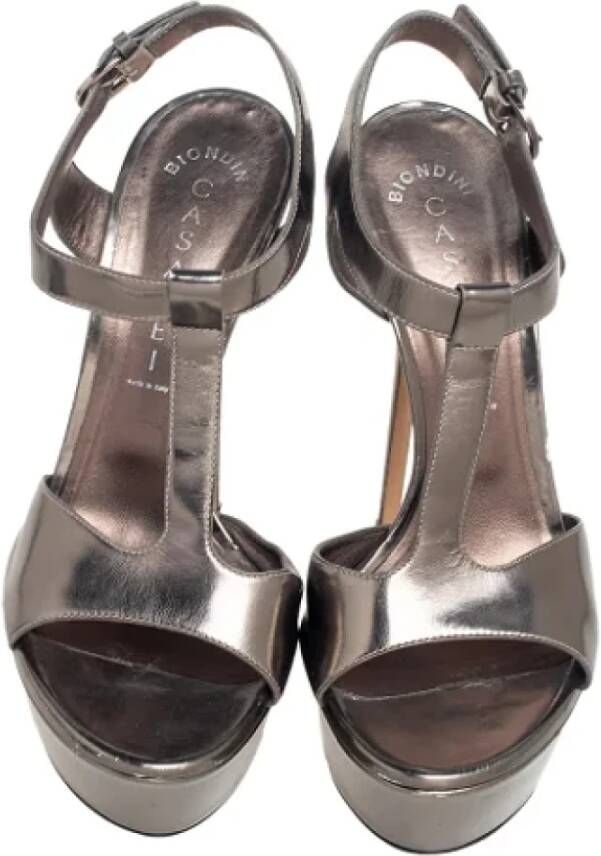 Casadei Pre-owned Leather sandals Gray Dames