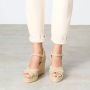 Castañer Verhoog je stijl met Bromelia Espadrille Sleehak Sandalen Beige Dames - Thumbnail 11