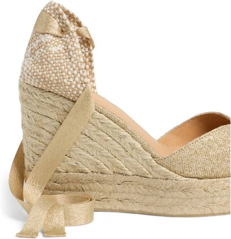 Castañer Chiara metallic-linnen espadrilles met striksluiting en 11 cm sleehak met dubbele platform. Yellow Dames