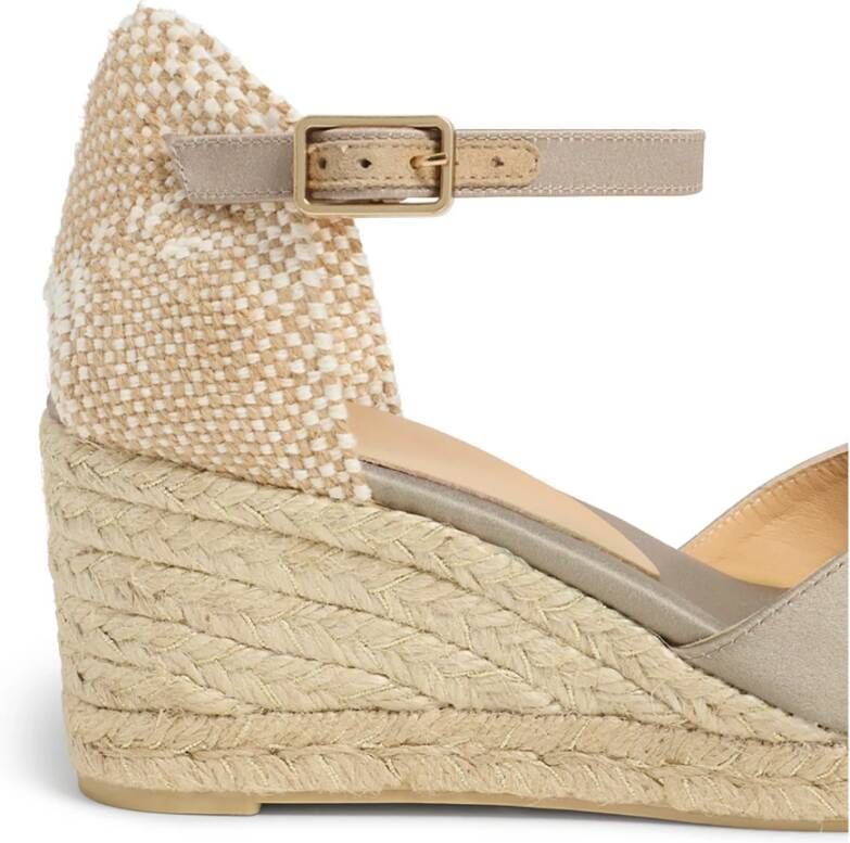 Castañer Chiarita regen espadrilles met enkelbandje met zij metalen gesp en 7 cm sleehak. Beige Dames