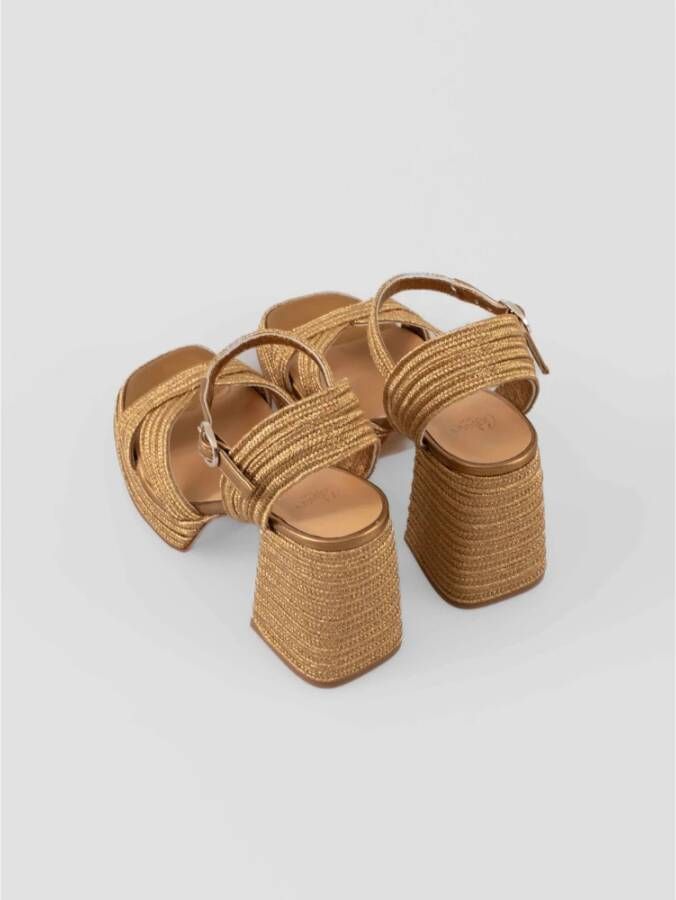 Castañer Gouden sleehak sandaal voor elegante zomerlooks