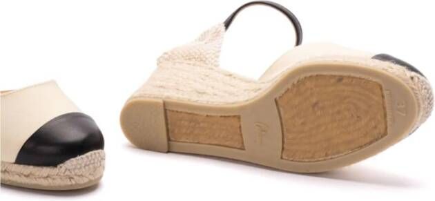 Castañer Zwarte sandalen met enkelband Multicolor Dames