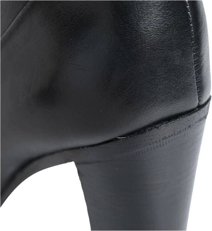 Celine Vintage Tweedehands elegante kniehoge laarzen met unieke accenten en vetersluiting
