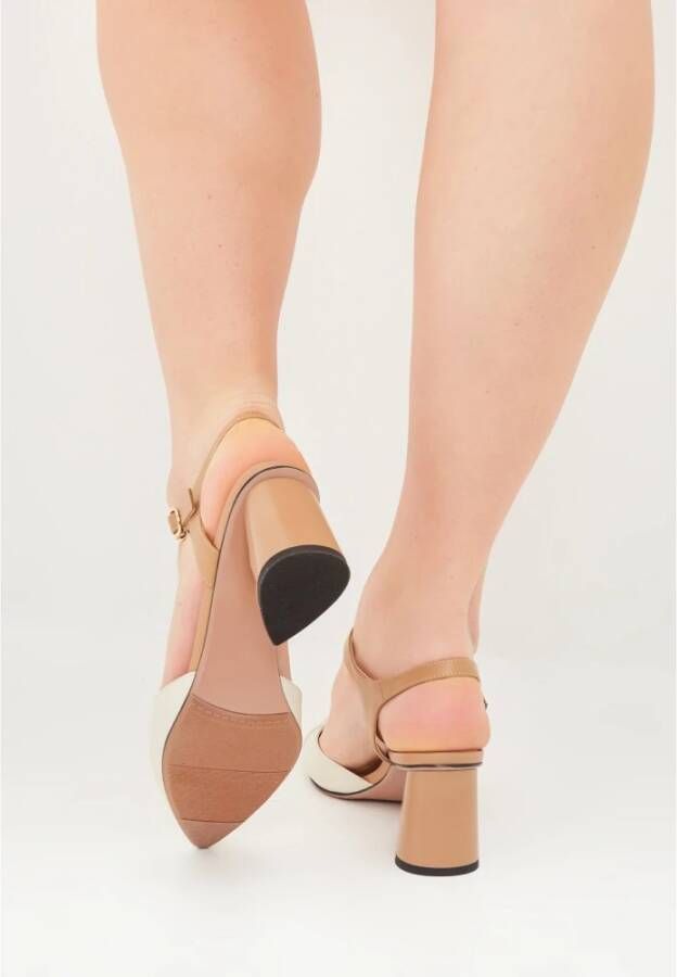 Cesare Gaspari Klassieke Blokhak Leren Pump Beige Dames