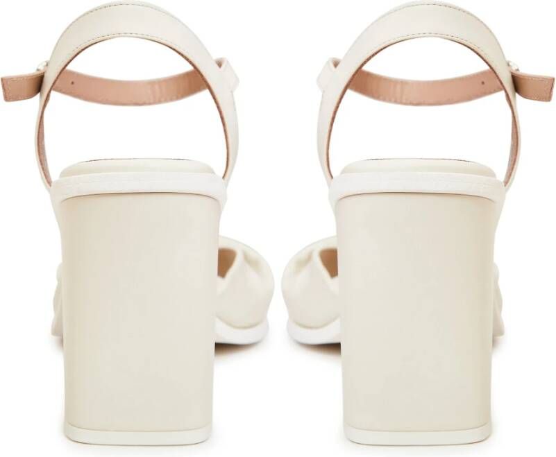 Cesare Gaspari Klassieke blokhak sandalen Beige Dames