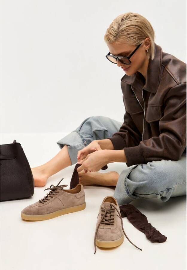 Cesare Gaspari Klassieke suède lage sneakers Beige