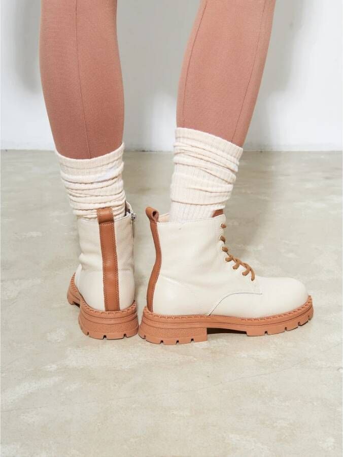 Cesare Gaspari Leren Veterschoenen Enkellaarsjes Off White