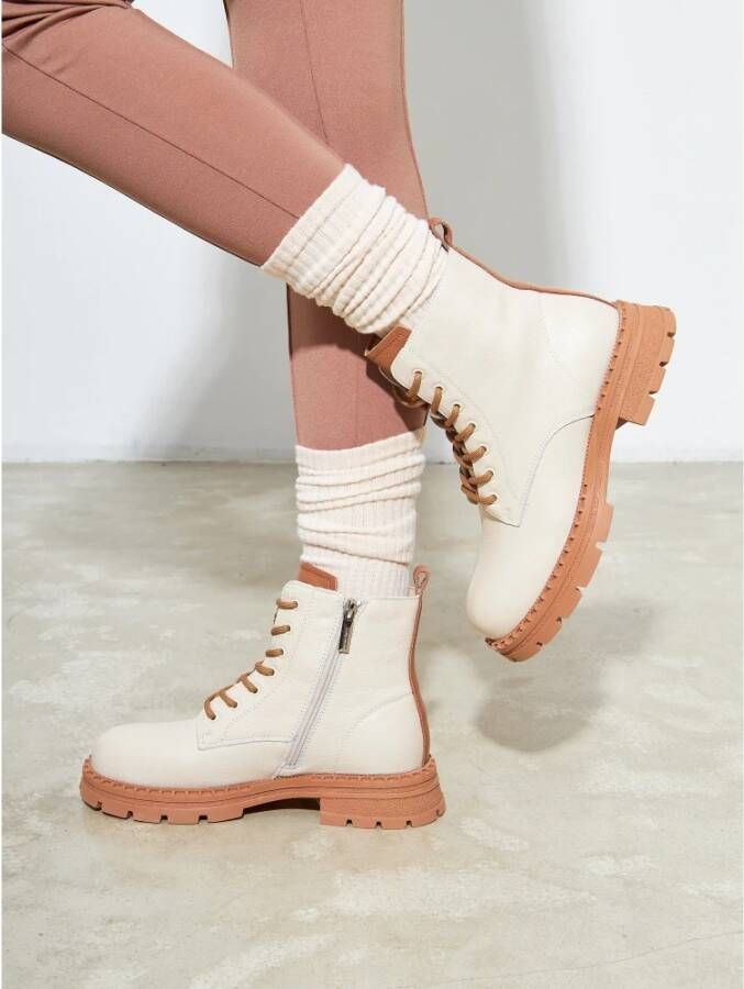 Cesare Gaspari Stijlvolle Leren Enkellaarzen Beige Dames