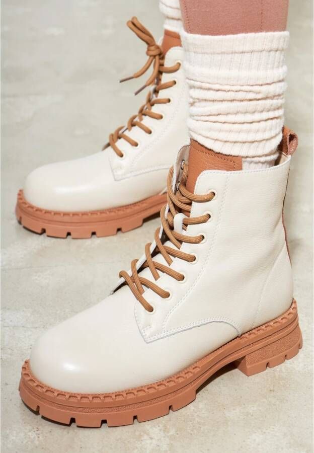 Cesare Gaspari Stijlvolle Leren Enkellaarzen Beige Dames