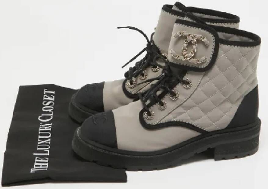 Chanel Vintage Pre-owned Canvas boots Beige Dames
