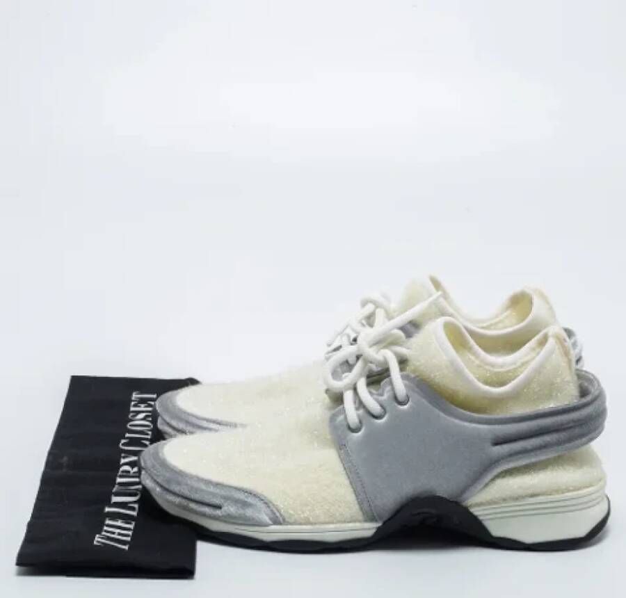 Chanel Vintage Pre-owned Corduroy sneakers White Dames