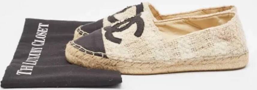 Chanel Vintage Pre-owned Fabric flats Beige Dames
