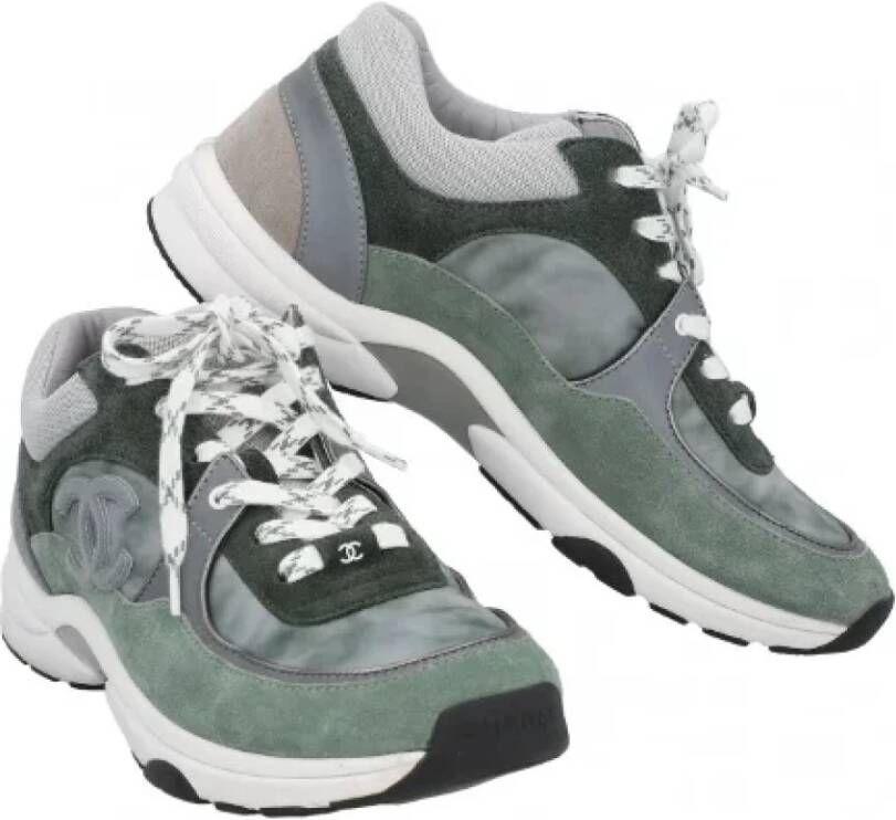 Chanel Vintage Pre-owned Fabric sneakers Gray Dames