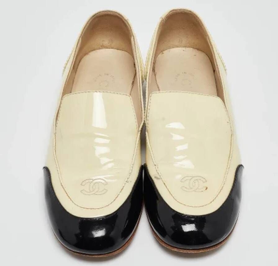 Chanel Vintage Pre-owned Leather flats Beige Dames