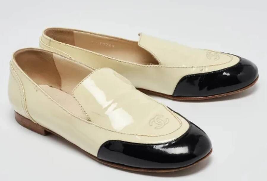 Chanel Vintage Pre-owned Leather flats Beige Dames