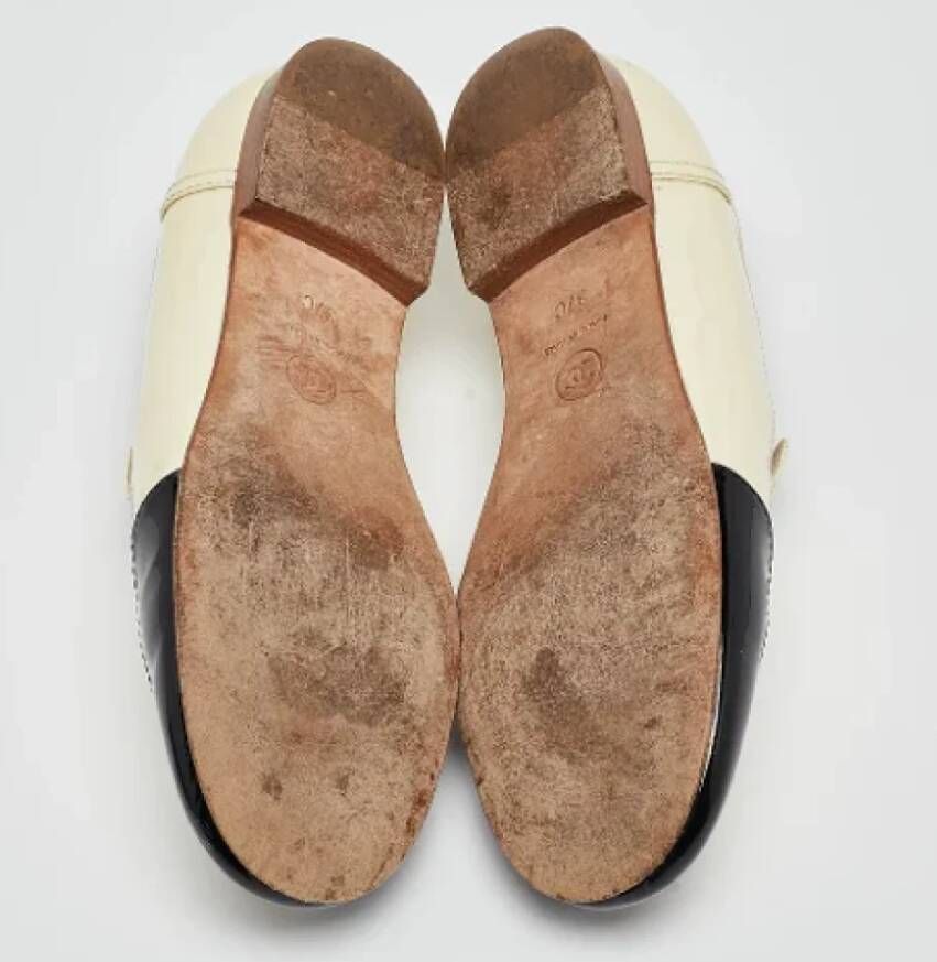 Chanel Vintage Pre-owned Leather flats Beige Dames