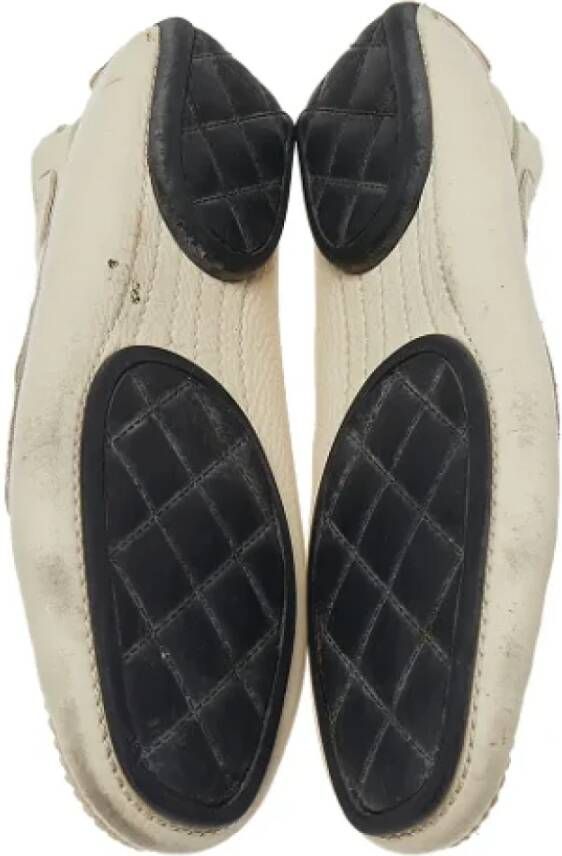Chanel Vintage Pre-owned Leather flats Beige Dames